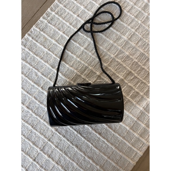 Scoundrel Handbags - Vintage Scoundrel Black Hard Shell Evening Clutch Red Lining Wave Texture Bag